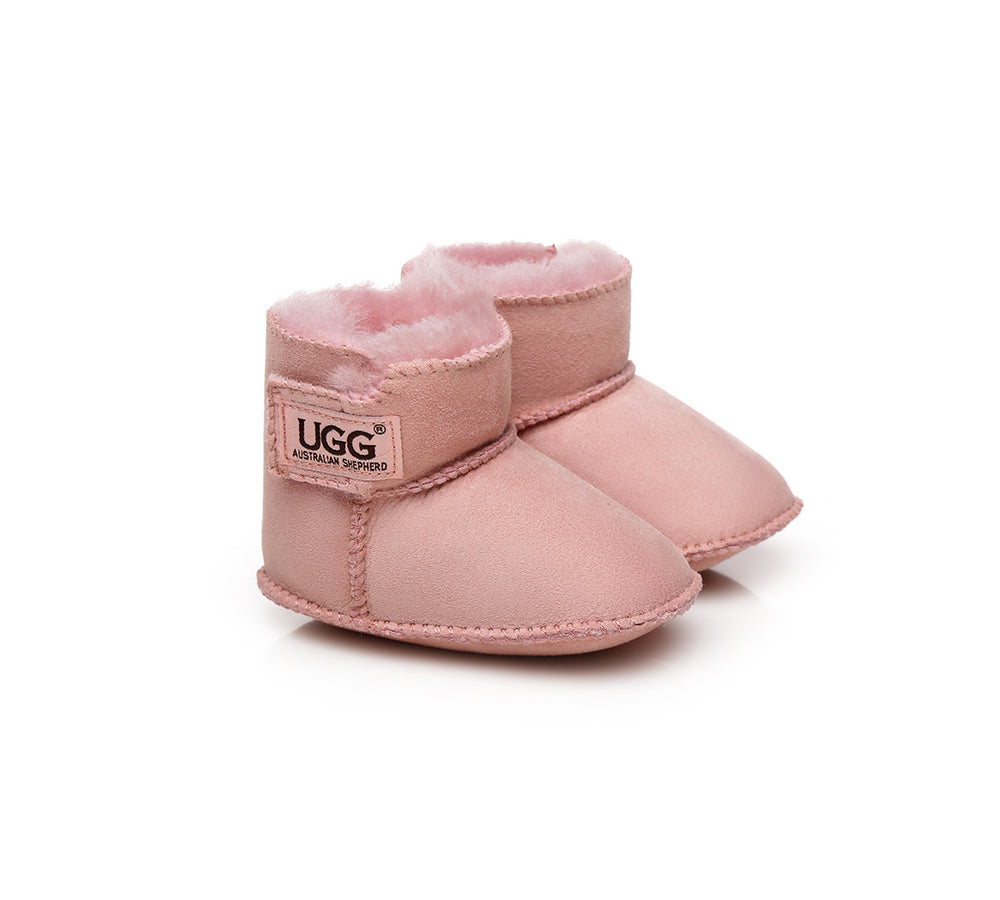 AUSTRALIAN SHEPHERD® UGG Boots Baby Bootie Pom Pom Beanie Gift Set