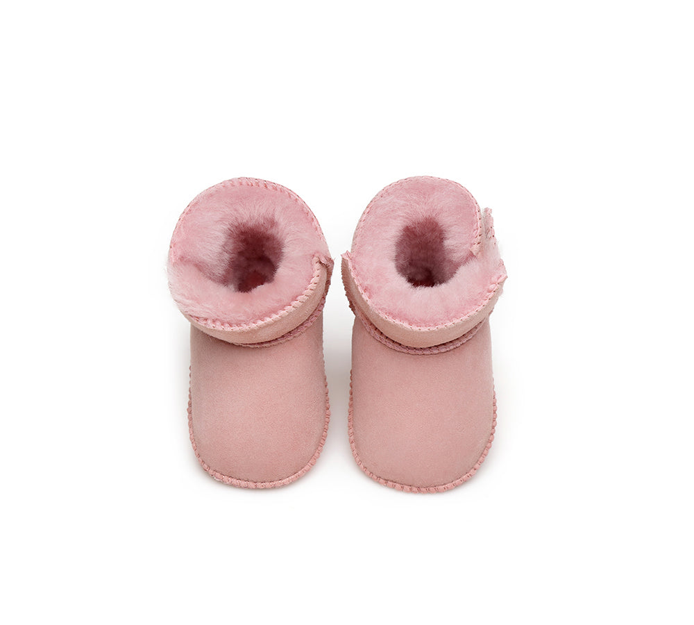 AUSTRALIAN SHEPHERD® UGG Boots Baby Bootie Pom Pom Beanie Gift Set