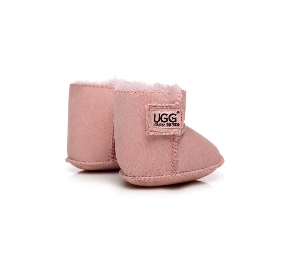 AUSTRALIAN SHEPHERD® UGG Boots Baby Bootie Pom Pom Beanie Gift Set