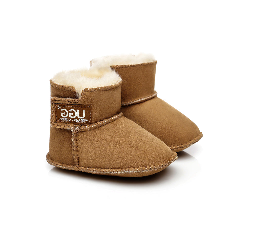 AUSTRALIAN SHEPHERD® UGG Boots Baby Bootie Pom Pom Beanie Gift Set
