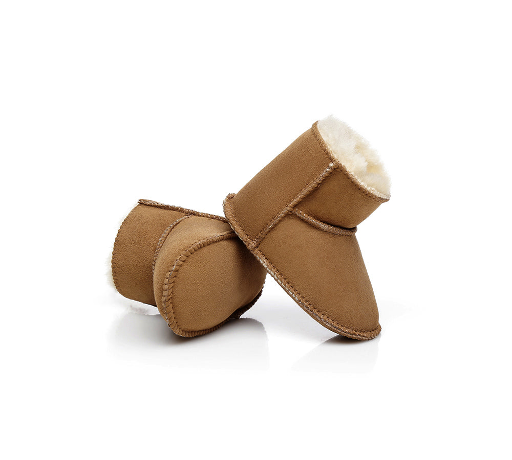 AUSTRALIAN SHEPHERD® UGG Boots Baby Bootie Pom Pom Beanie Gift Set