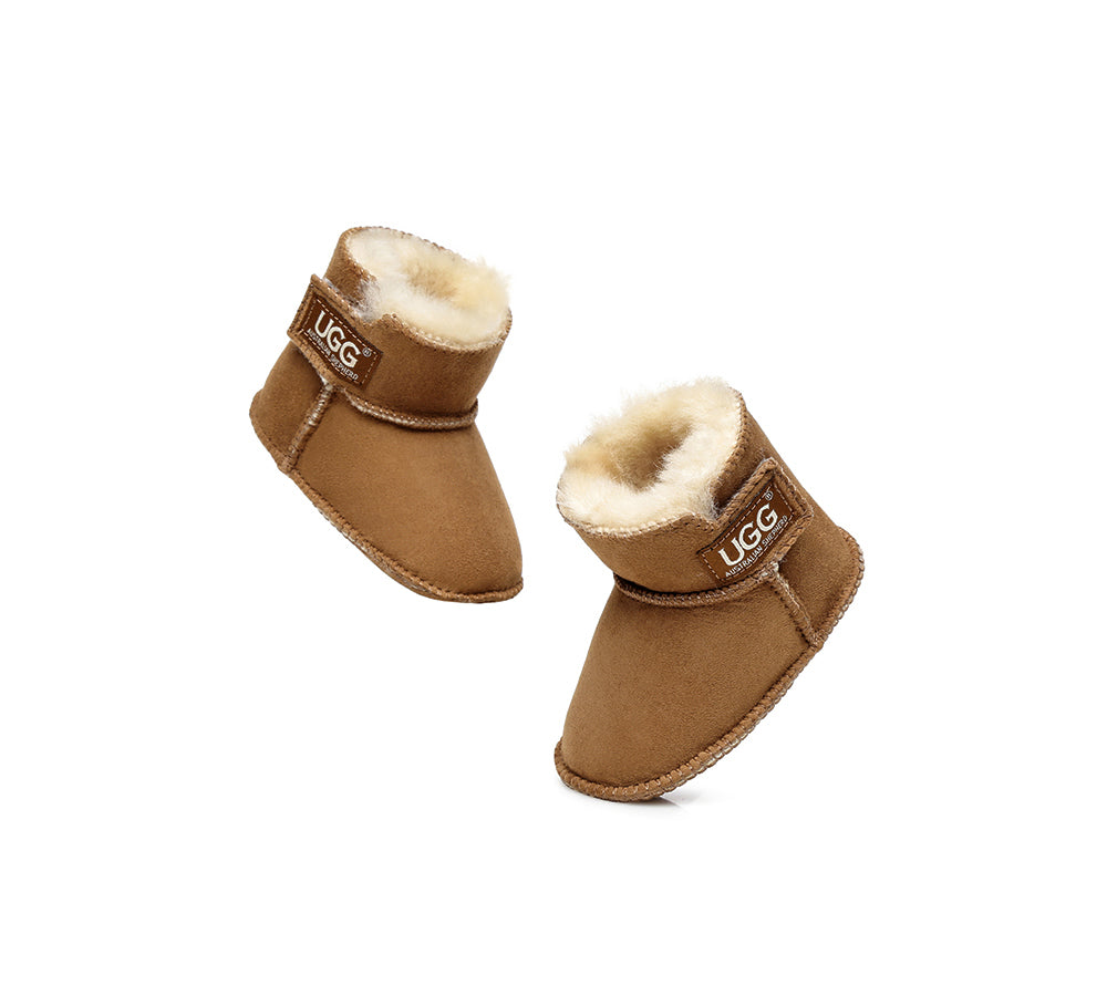 AUSTRALIAN SHEPHERD® UGG Boots Baby Bootie Pom Pom Beanie Gift Set
