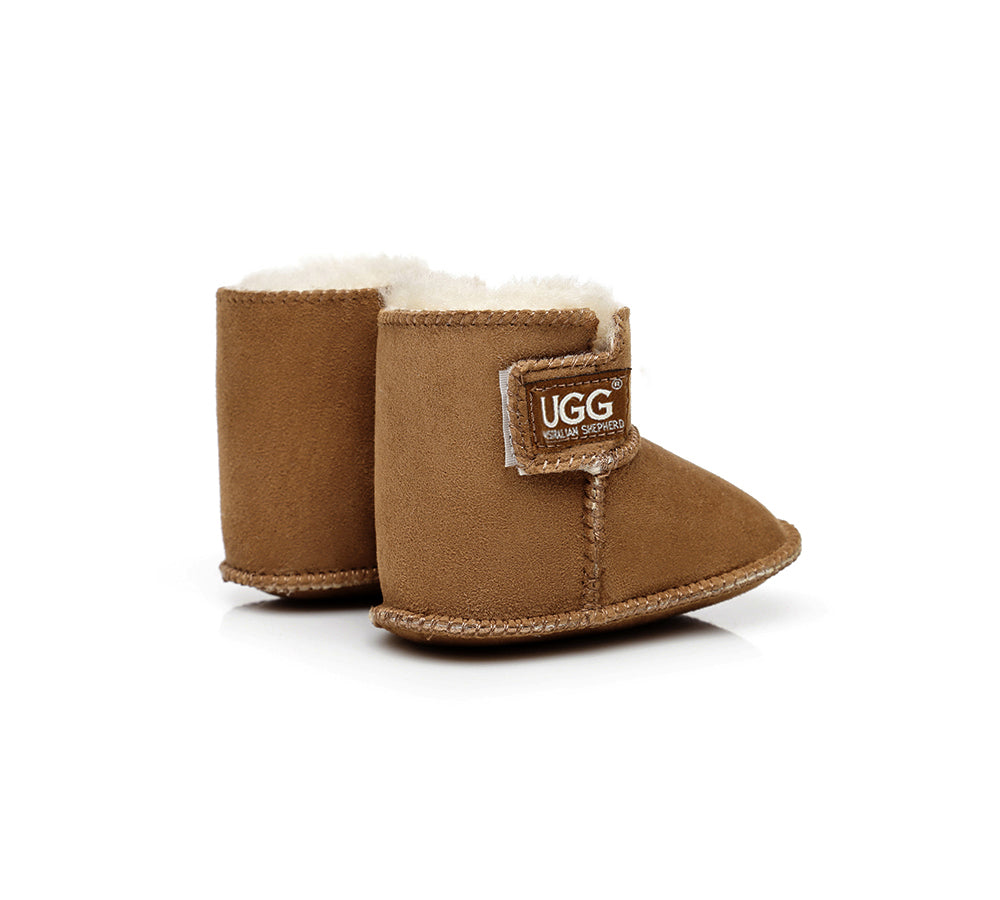 AUSTRALIAN SHEPHERD® UGG Boots Baby Bootie Pom Pom Beanie Gift Set